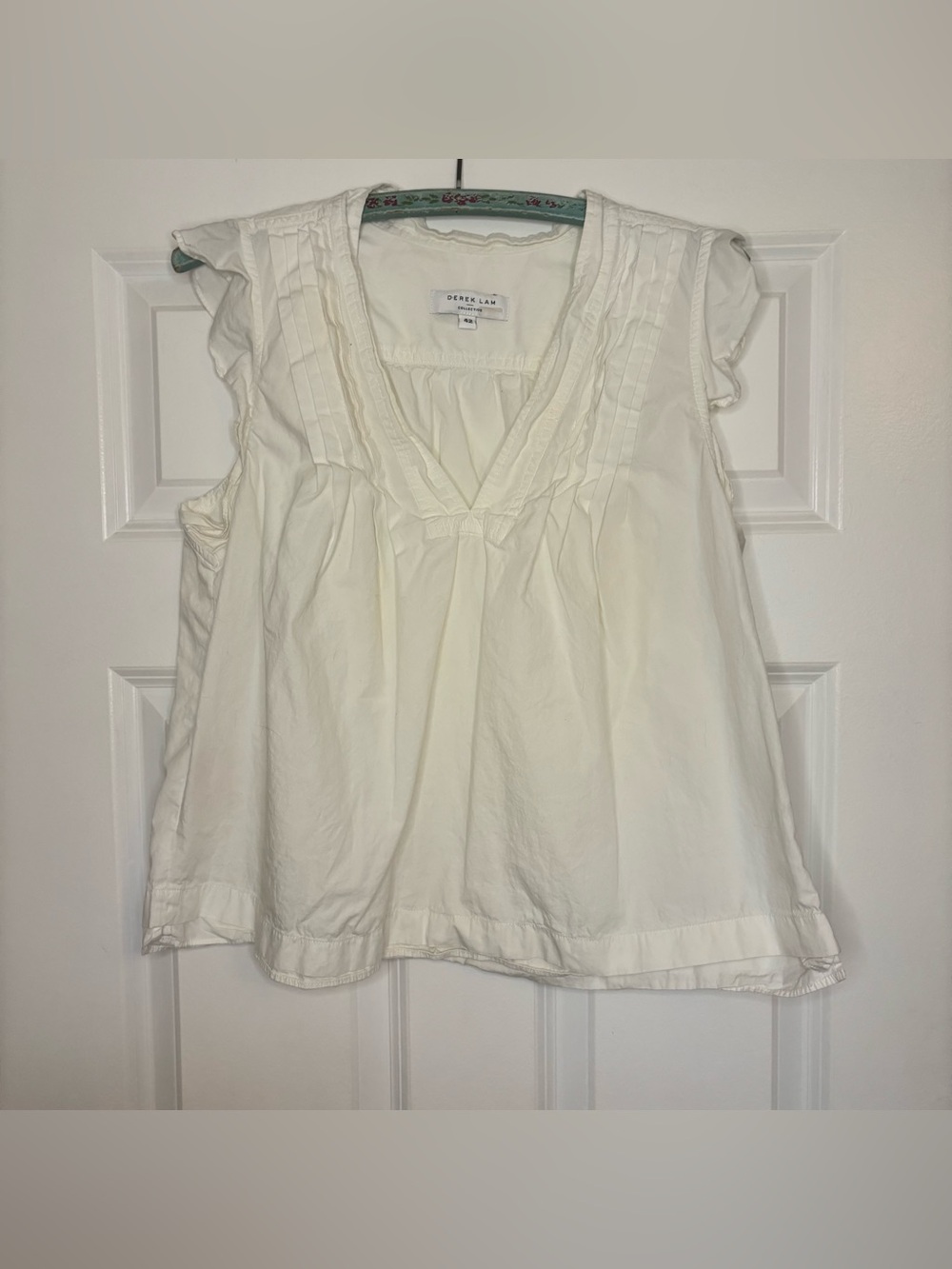 Derek Lam V Neck Blouse Size 42 EUC white cotton blouse classic